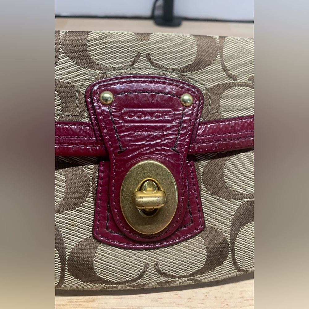 Coach Legacy Jacquard w/ Patent Leather Trim Turnlock Wristlet Vintage Y2K - Picture 11 of 12